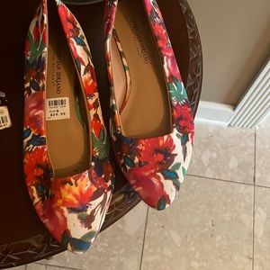 Size 8 floral flats